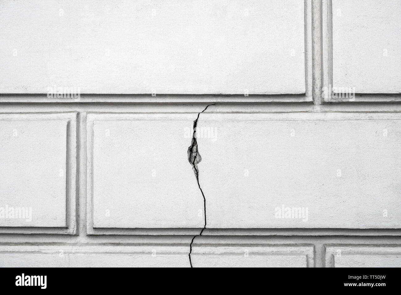 Risse in der Wand, Gebäude Probleme - baumängel Konzepte Stockfoto Risse in der Wand, Gebäude Probleme - baumängel Konzepte Stockfoto