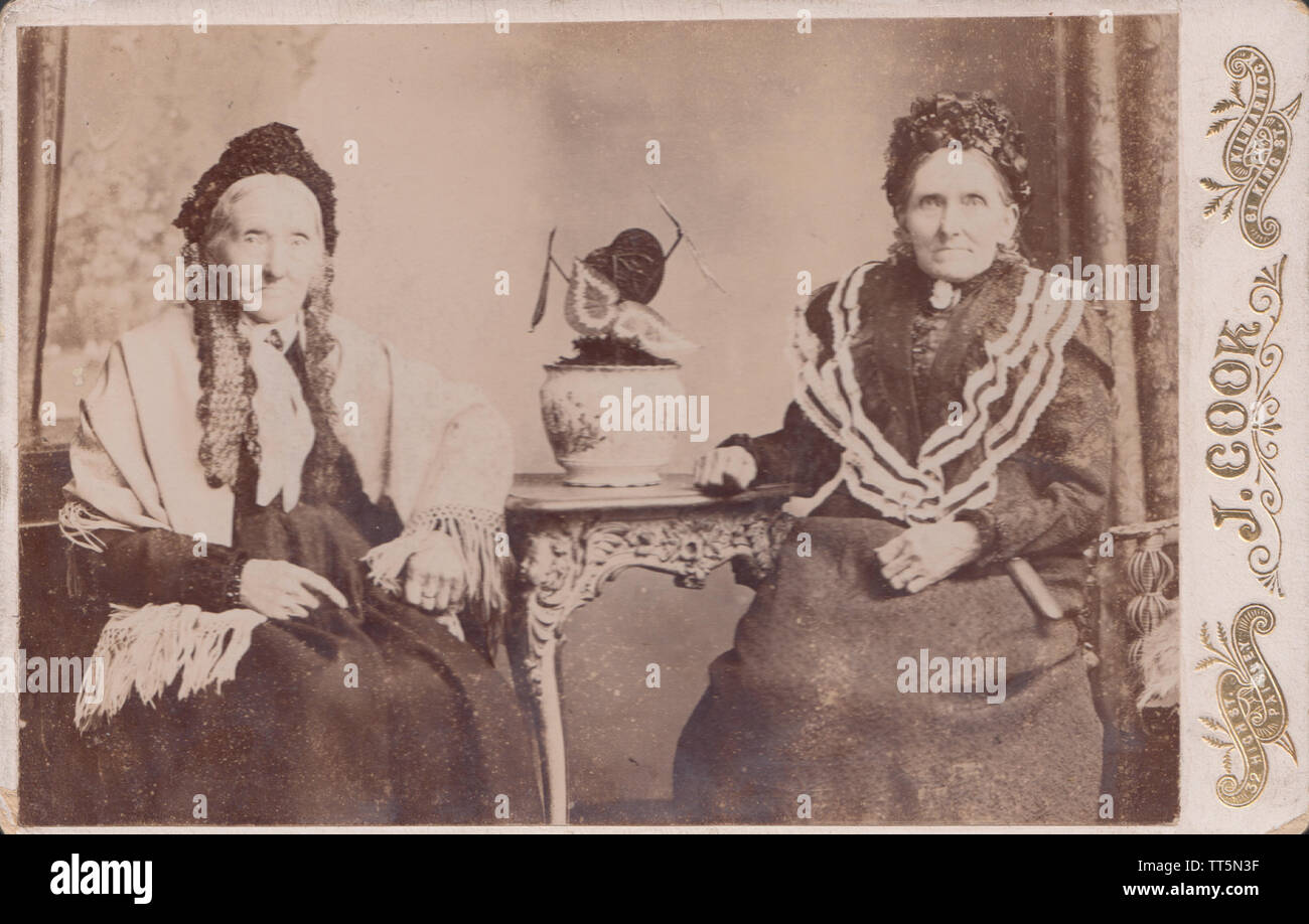 Viktorianische Kabinett Karte von zwei ältere Damen von Kilmarnock in Schottland Stockfoto