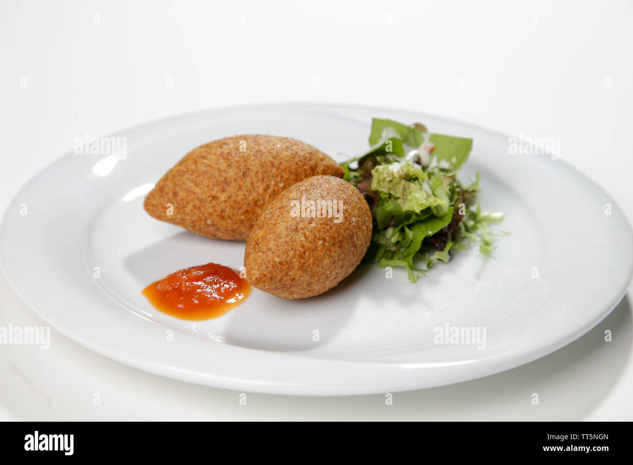 Icli Köfte genannt Frikadellen mit Zweikorn gefüllt Stockfoto