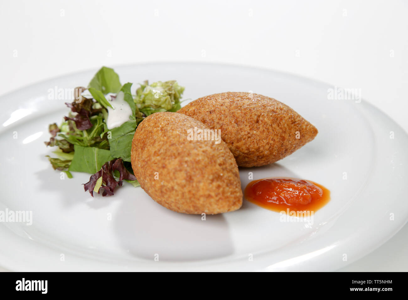 Icli Köfte genannt Frikadellen mit Zweikorn gefüllt Stockfoto