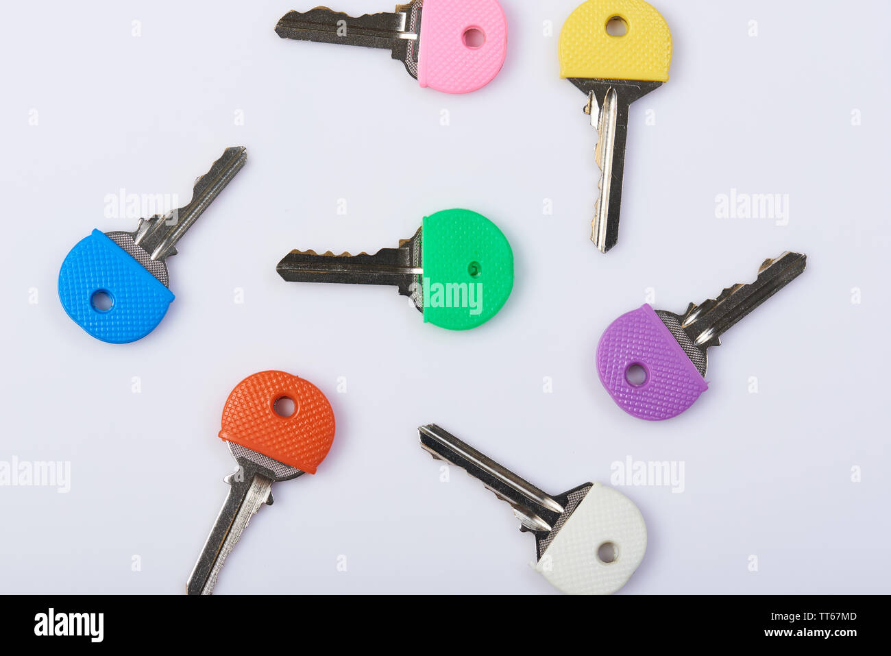 Schlüssel aus verschiedenen Türen mit bunten Griff für Speicher Stockfoto