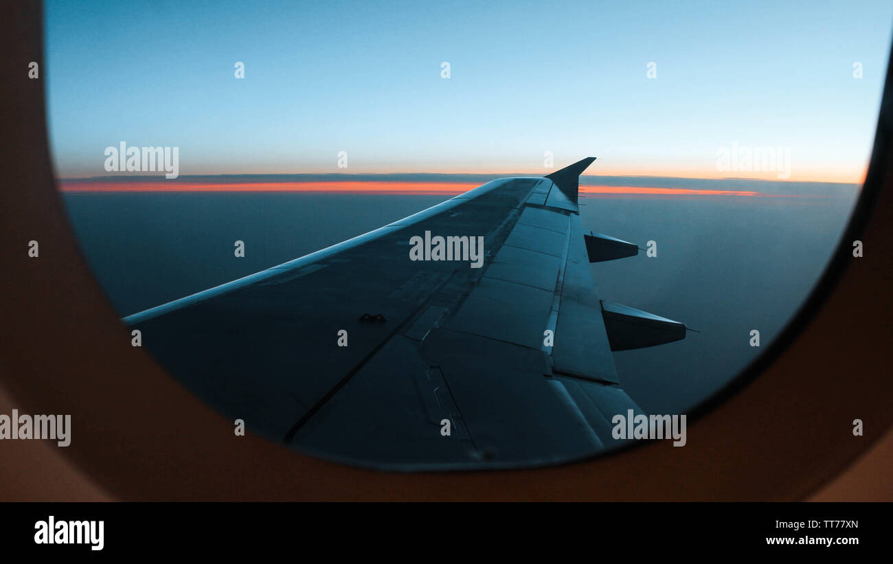 Flugzeugfenster Stockfoto