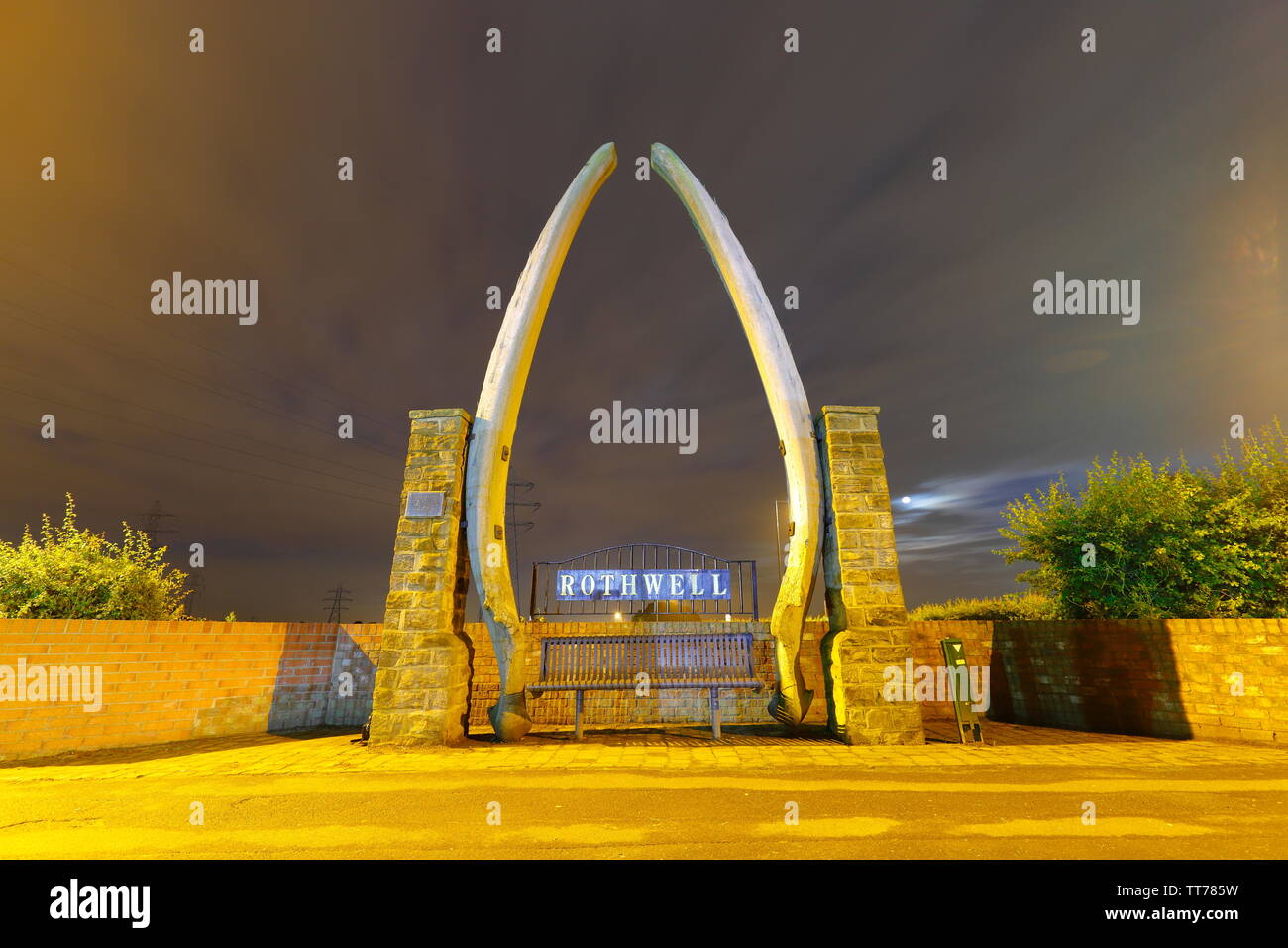Walknochen Arch auf Holz in Rothwell Lane, Leeds Stockfoto