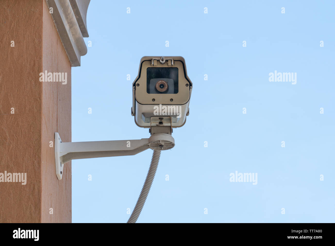 Outdoor Sicherheit Kameras oder outdoor Überwachungskameras an einer Wand, video Schutz Sicherheit System Guard Stockfoto