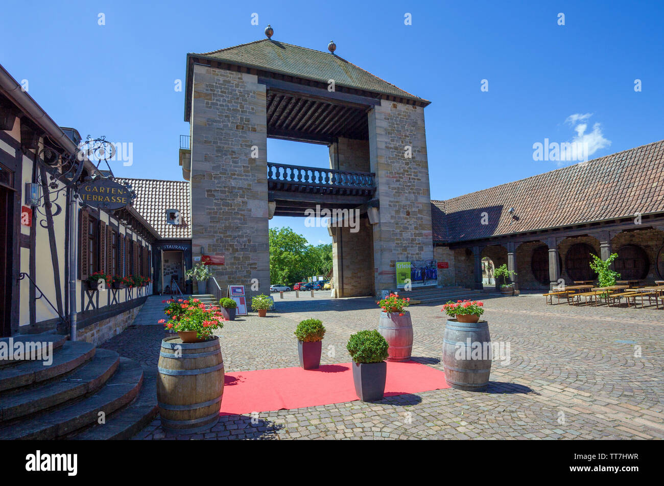 Der deutsche Wein Tor (deutsch: Deutsches Weintor), Beginn der Deutschen Weinstraße, Schweigen-Rechtenbach, Rheinland-Pfalz, Deutschland markiert Stockfoto