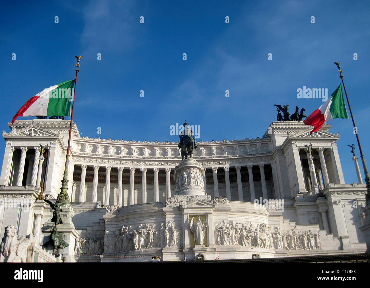 Außenansicht des Vittoria Emanuele II Denkmal AUCH BEKANNT ALS DIE GEBURTSTAGSTORTE GEBÄUDE, Rom, Italien. Stockfoto