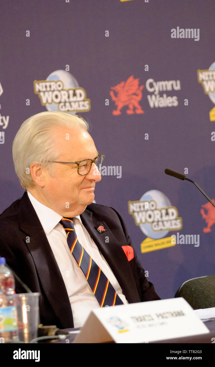 Herr Dafydd Elis-Thomas am Nitro World Games Pressekonferenz st das Fürstentum Stadion. Herr Thomas ist die walisische Regierung Minister für Kultur, S Stockfoto