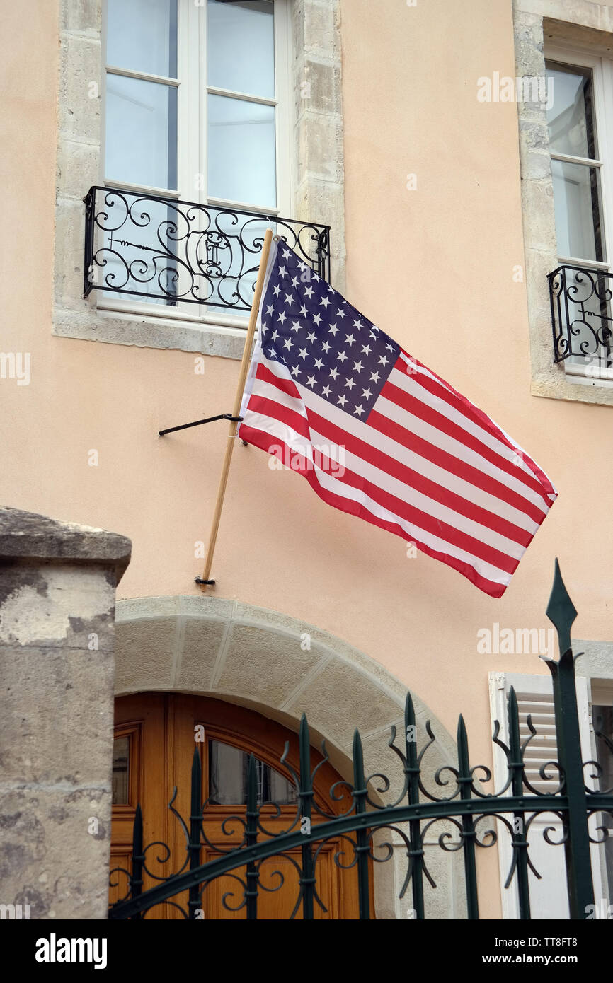 Vereinigte Staaten von Amerika Flagge auf ein Haus in der Caretan, Frankreich Stockfoto