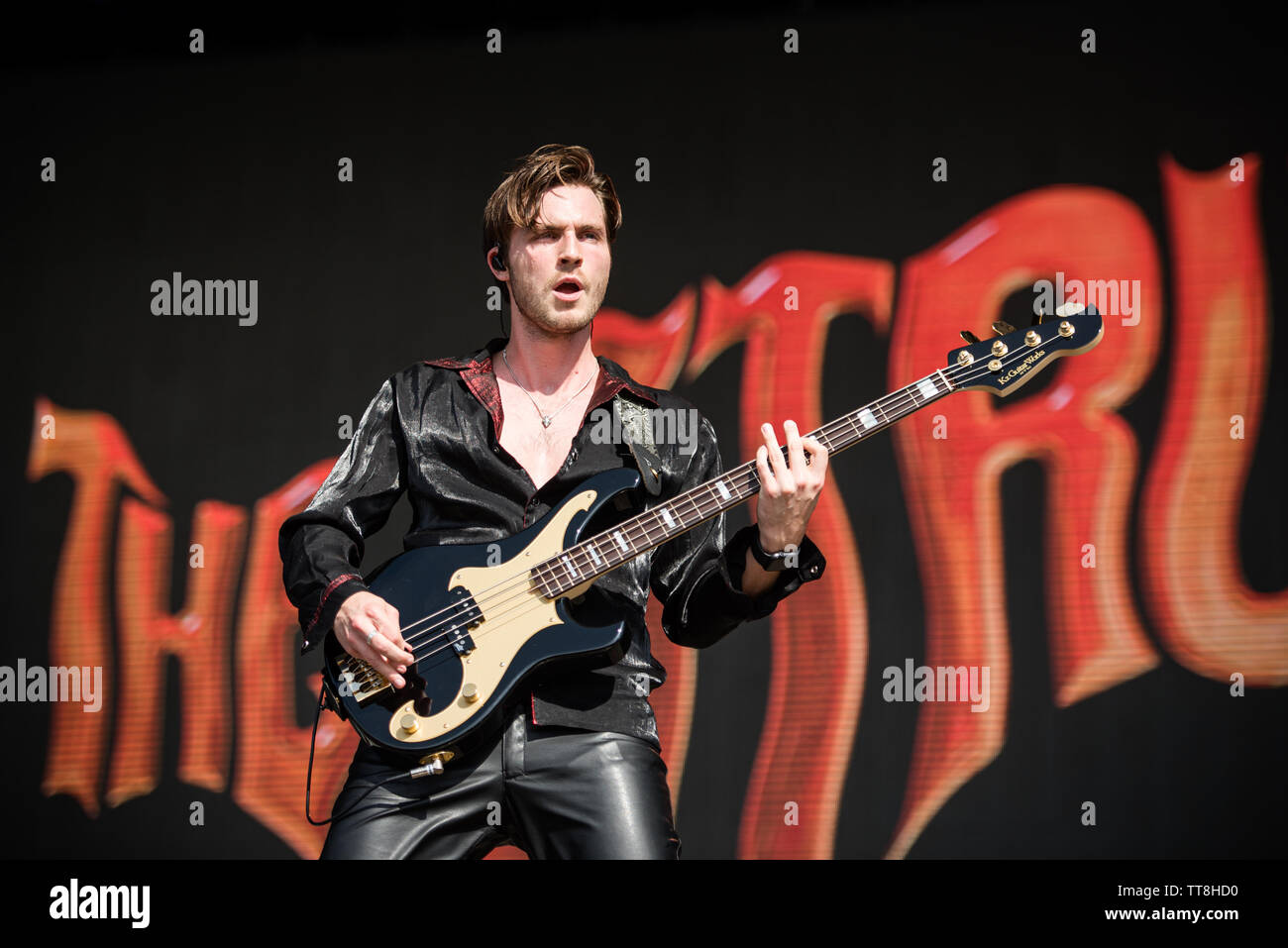 Jed Elliot, der Bassist der englischen Band die Verstrebungen, die live auf der Bühne des Firenze Rocks Festival 2019 in Florenz, Italien, Öffnung für Eddie Stockfoto