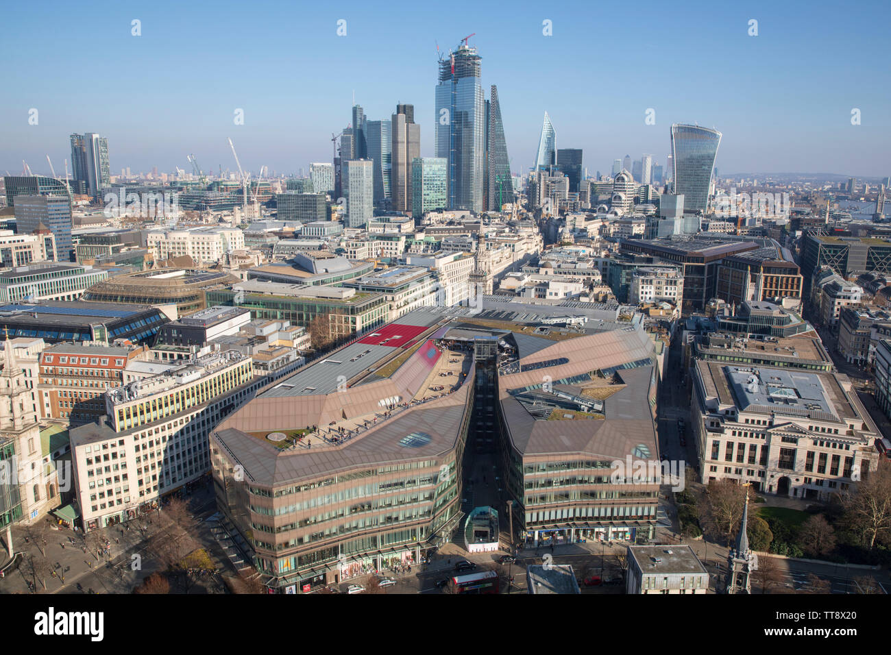 Ansicht der Stadt von London, als von der Golden Gallery von St. Paul's Cathedral. Eine neue Änderung wird im Vordergrund. Stockfoto