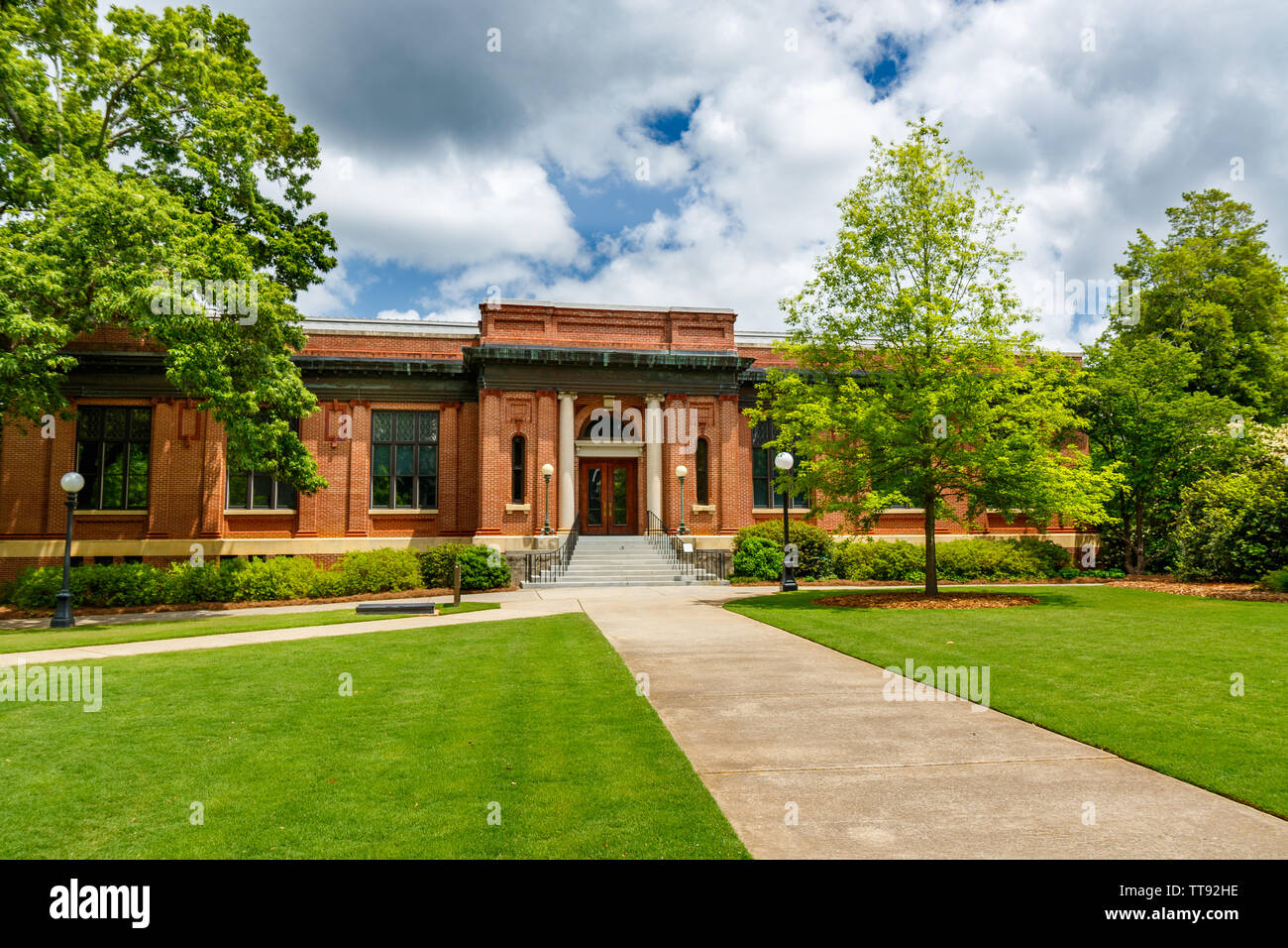 ATHENS, GA, USA - Mai 3: Verwaltungsgebäude am 3. Mai 2019 an der Universität von Georgia, North Campus in Athens, Georgia. Stockfoto
