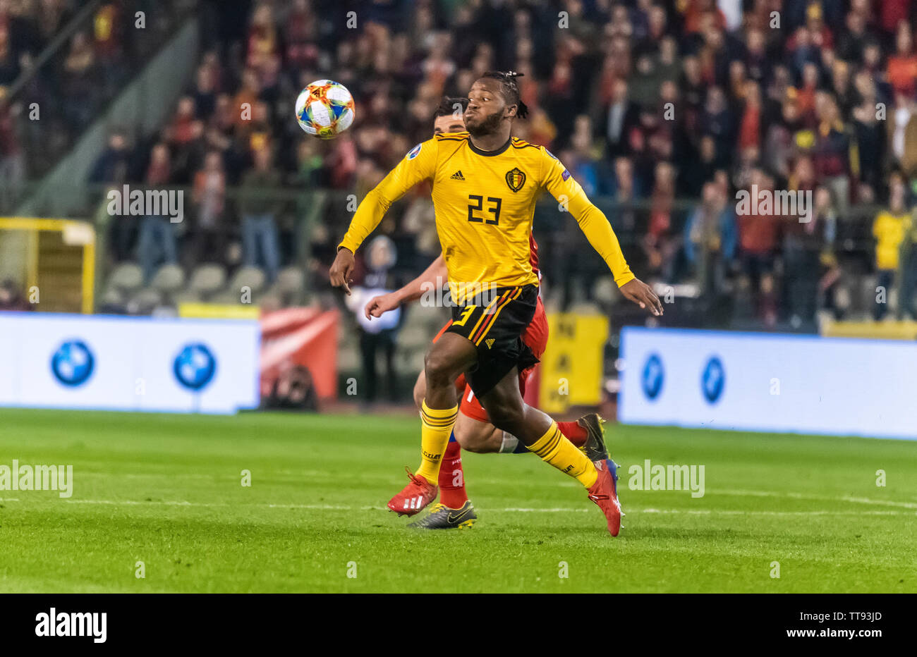 Brüssel, Belgien - 21. März 2019. Belgien National Football team Stürmer Michy Batshuayi gegen Russland defender Georgi Dzhikiya während der UEFA EURO 20. Stockfoto