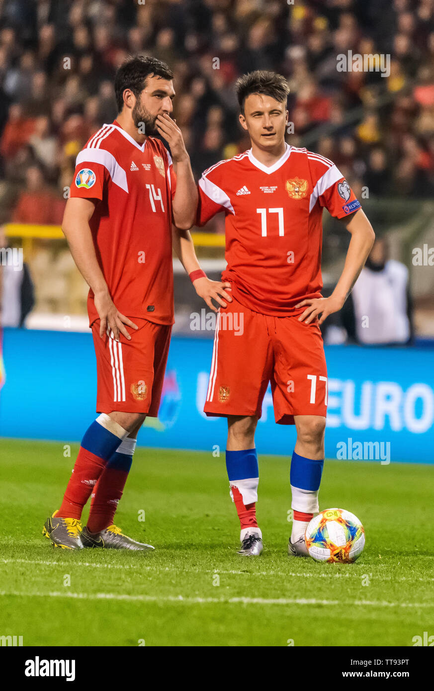Brüssel, Belgien - 21. März 2019. Russland Nationalspieler Georgi Dzhikiya und Aleksandr Golovin bei einem Freistoß während der UEFA EURO 2020 qu Stockfoto