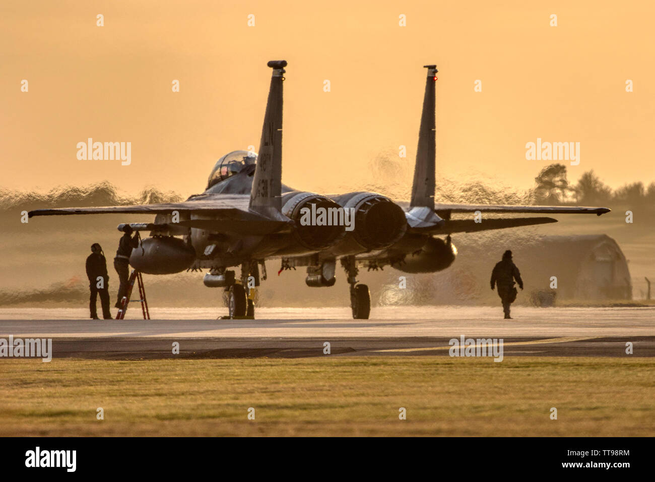 McDonnel Douglas F-15 E Strike Eagle, Vorbereitungen für den take-off auf einer Nacht Flying Training Mission, RAF Lakenheath, Suffolk. US Luft Kräfte in Europa Stockfoto