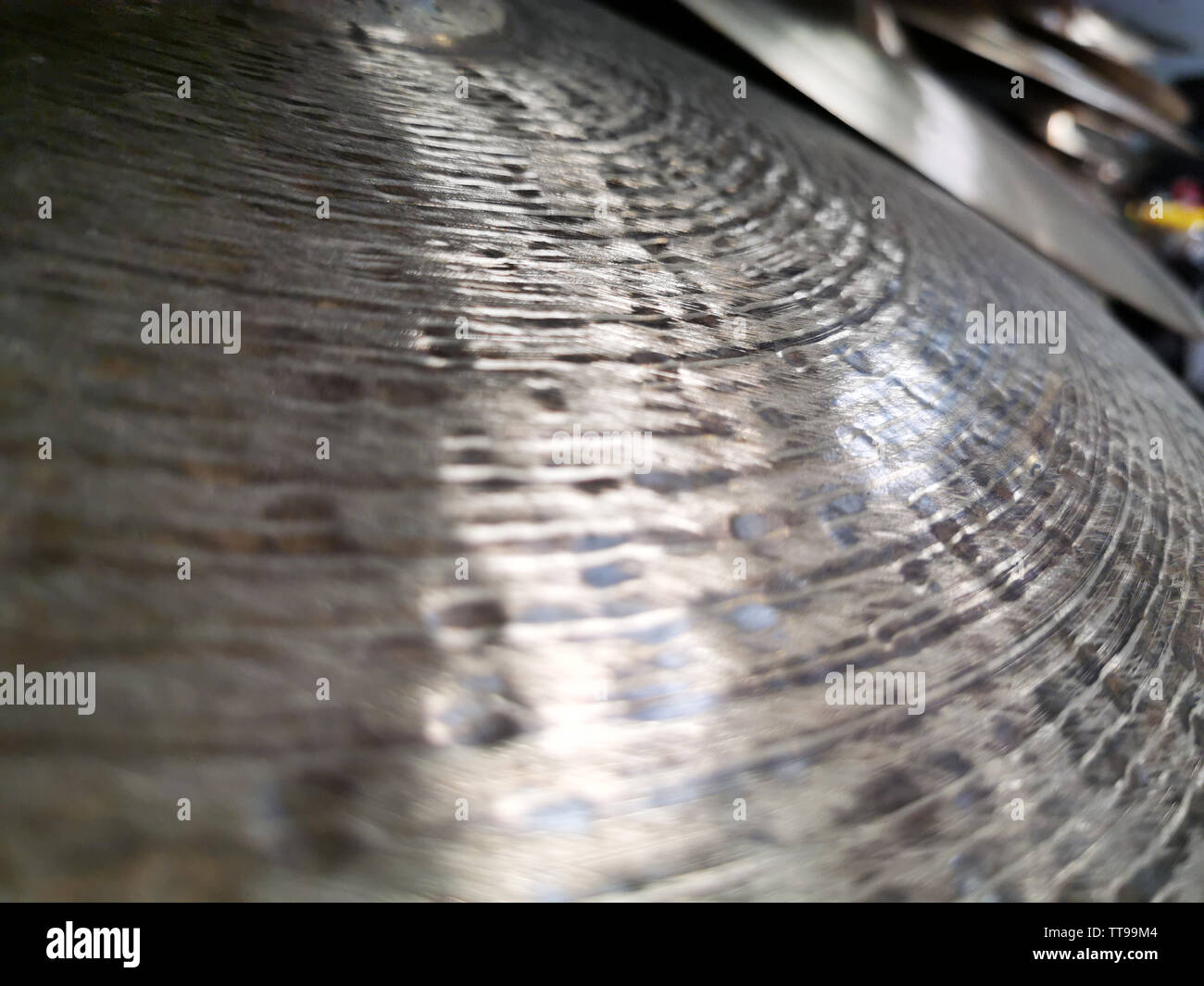 Zimbeln für Drummer im Music Store bereit durchzuführen, drum solo Stockfoto