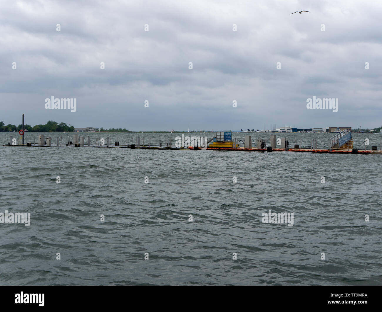 Toronto, Kanada. 15 Juni, 2019. Hoher Wasserstand, wodurch in der Nähe - überschwemmung auf Toronto Harbour Front. Stockfoto