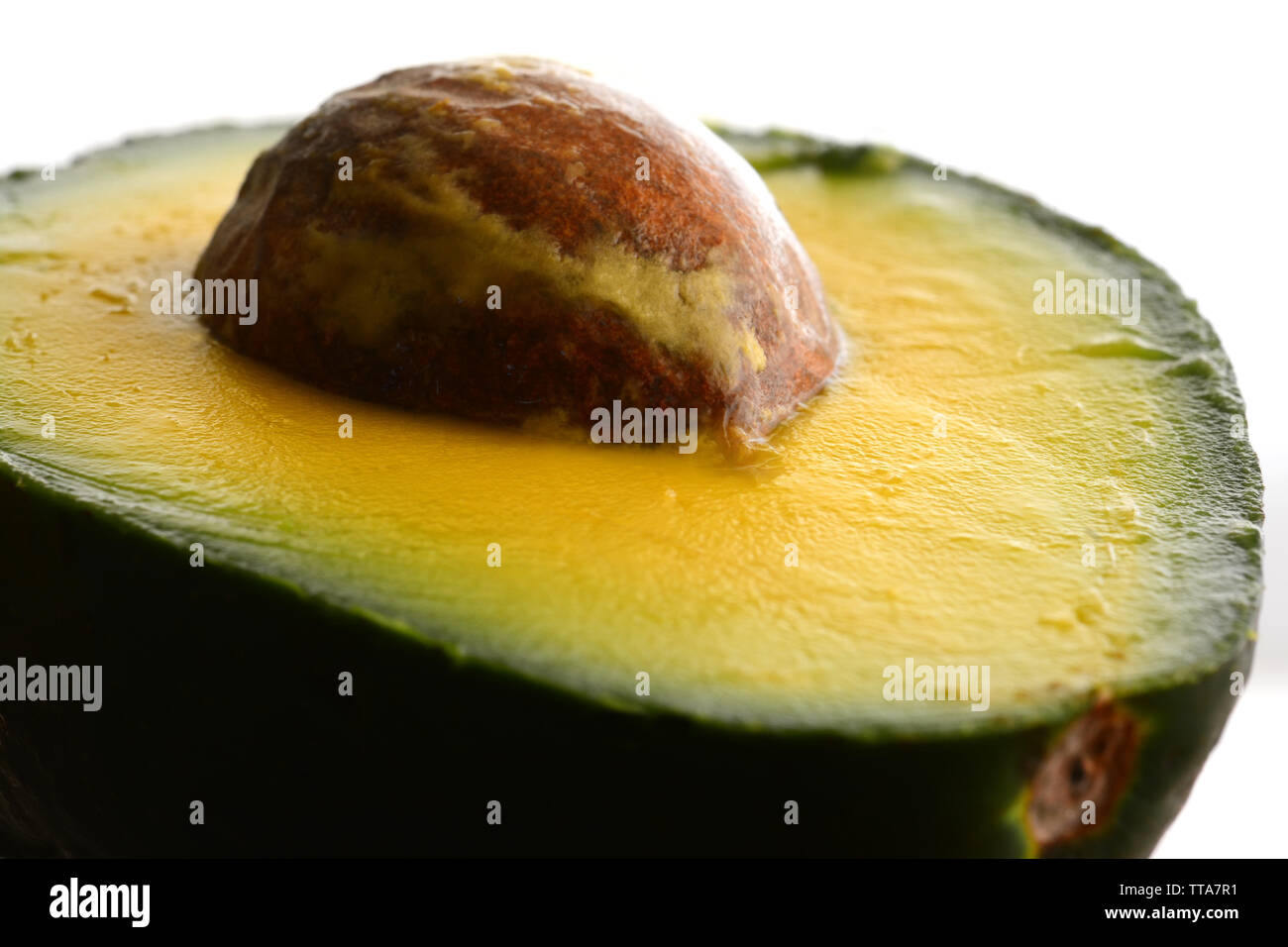 Halbe Avocado in Nahaufnahme Stockfoto