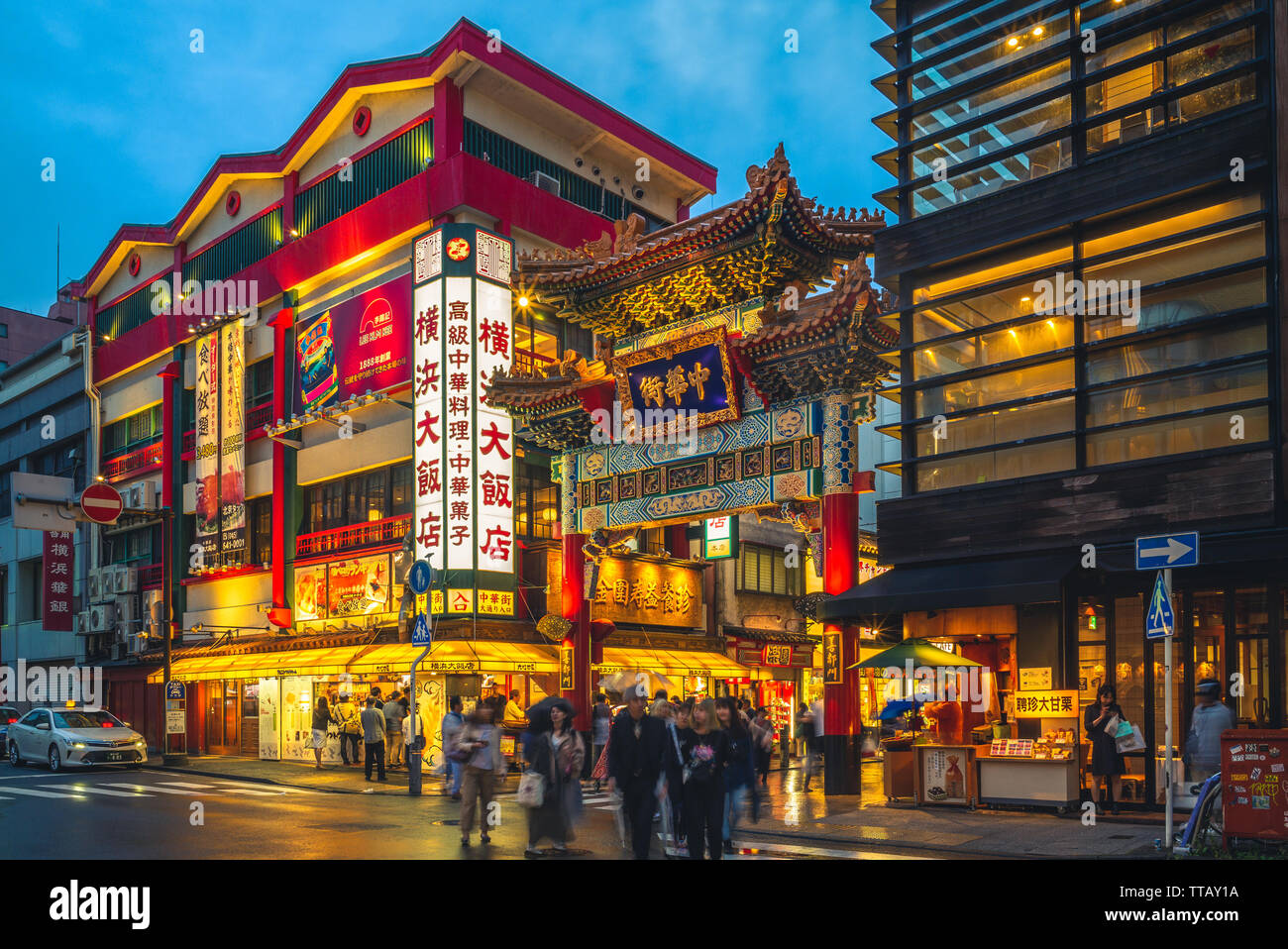 Yokohama, Japan - 15. Juni 2019: Yokohama Chinatown, die größte Chinatown in Japan. Es wurde entwickelt nach den Hafen von Yokohama nach ausländischen tra geöffnet Stockfoto