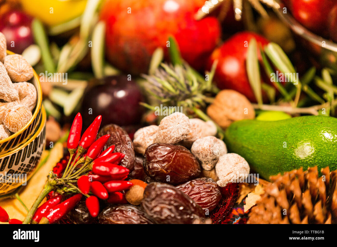 Cluse, saisonale Lebensmittel auf dekorierten Tisch Stockfoto