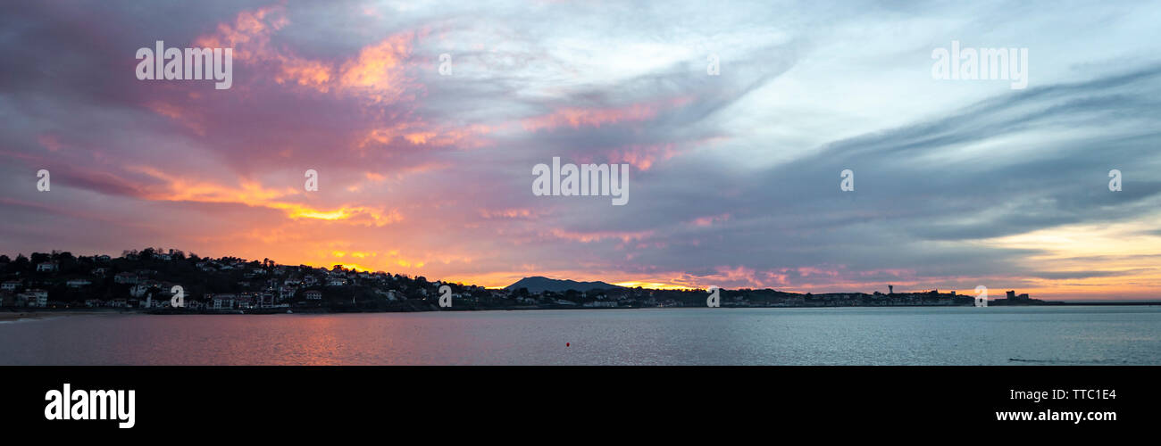 Sant Joan de Luz, Frankreich: Malerisches Dorf am Atlantik, in der Bucht von Biskaya. Der letzte Hafen von Aquitanien vor der spanischen Grenze. Stockfoto