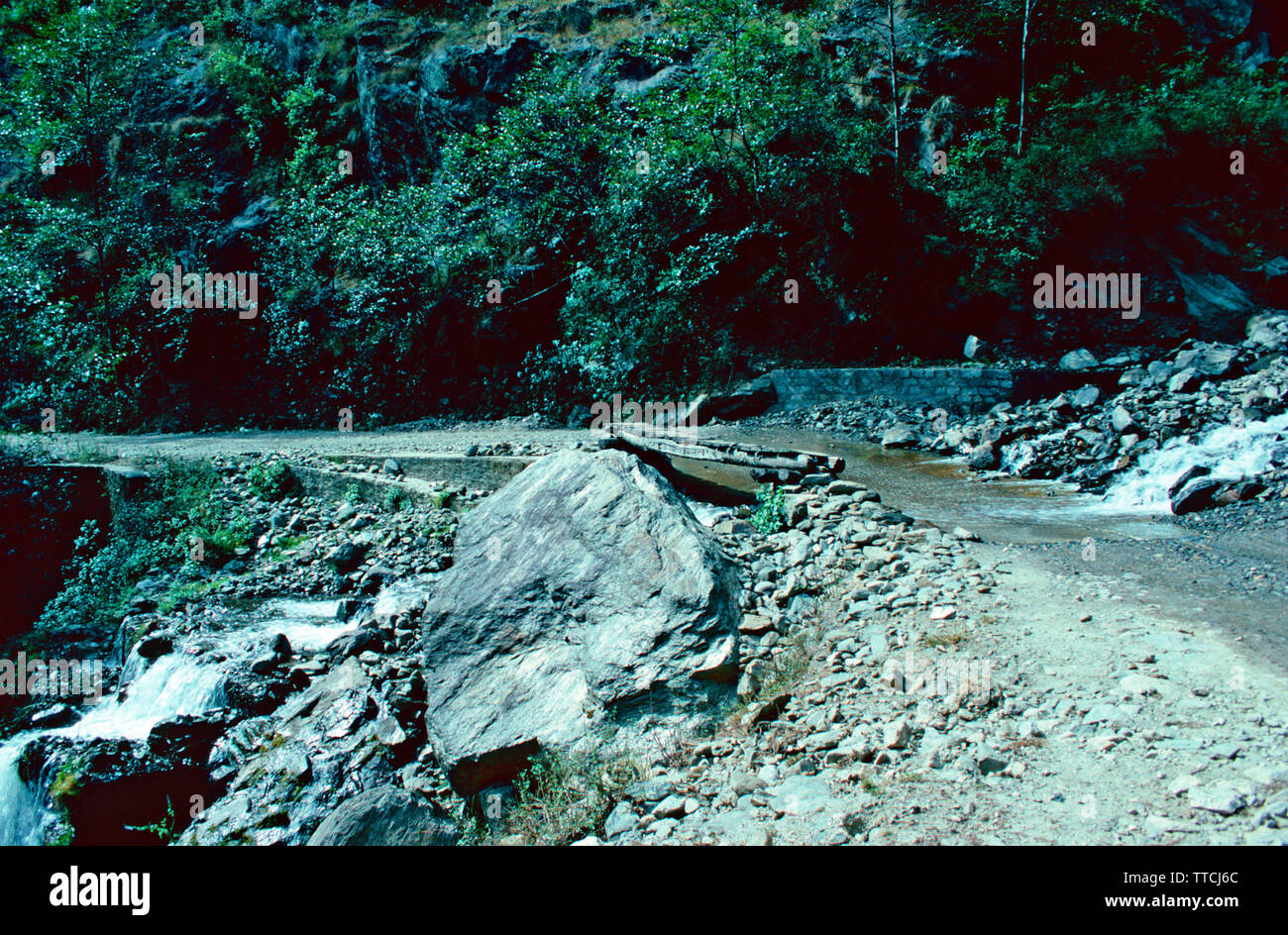 Rock Slides auf araniko Highway Highway, Nepal Stockfoto