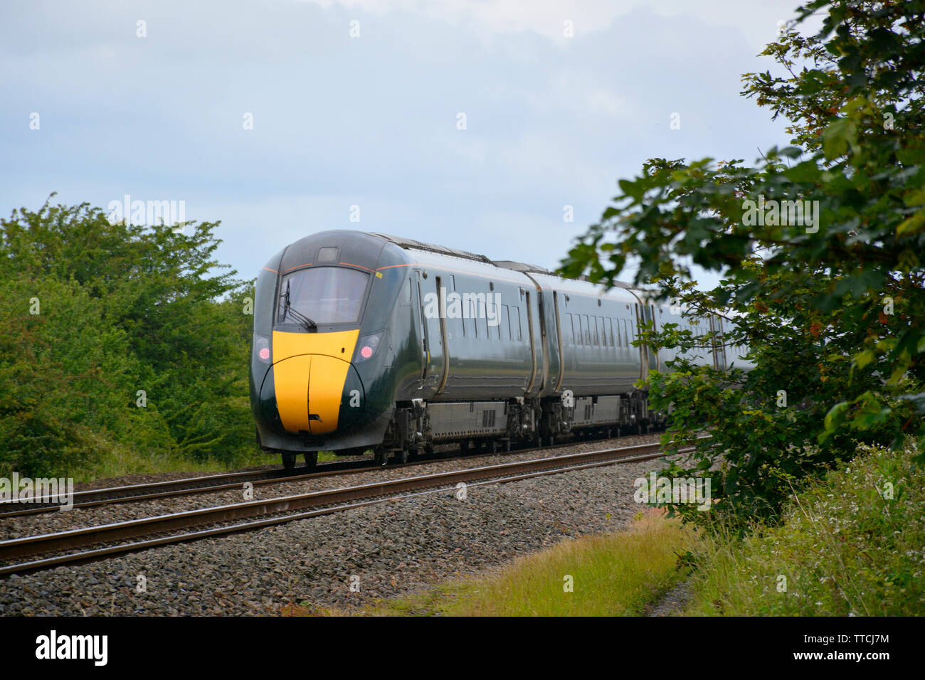 GWR Klasse 800 Intercity bei der Geschwindigkeit auf der Great Western Railway Main Line an Hewish, Somerset Stockfoto