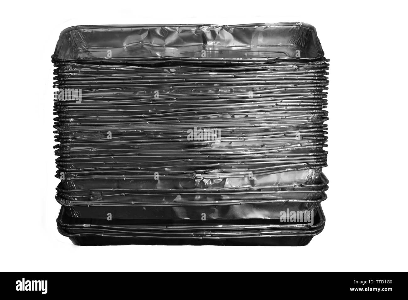 Alte gebrauchte Behälter aus Aluminium auf weißem Hintergrund Stockfoto