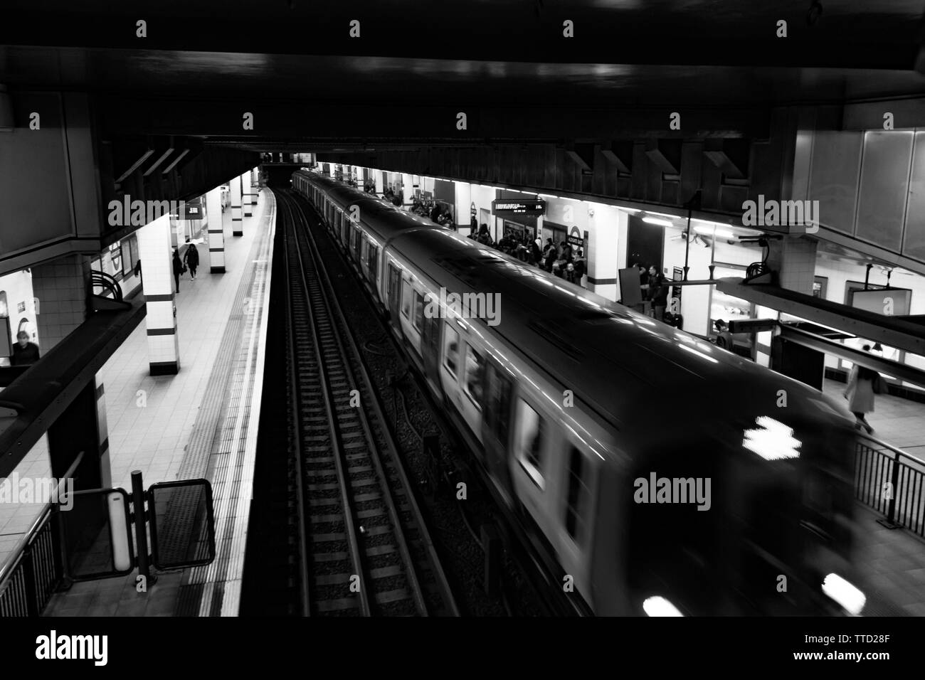 U-Bahn-Station und U-Bahn-Station London Stockfoto