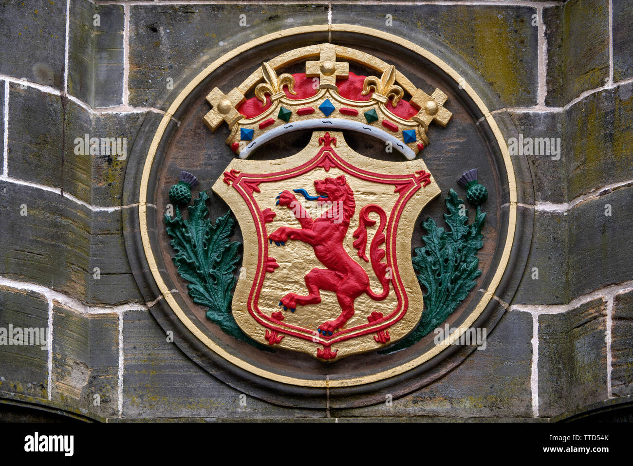 Das königliche Wappen von Schottland auf dem Mercat Cross im Parlament Platz neben St. Giles Kathedrale auf der Hohe Straße in der Altstadt von Edinburgh. Stockfoto