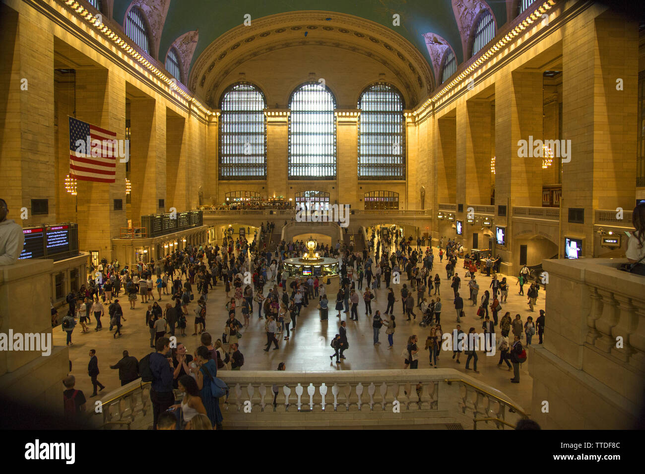 Die Haupthalle ist immer mit Pendler und Reisende am Grand Central Terminal in New York City voll. Stockfoto