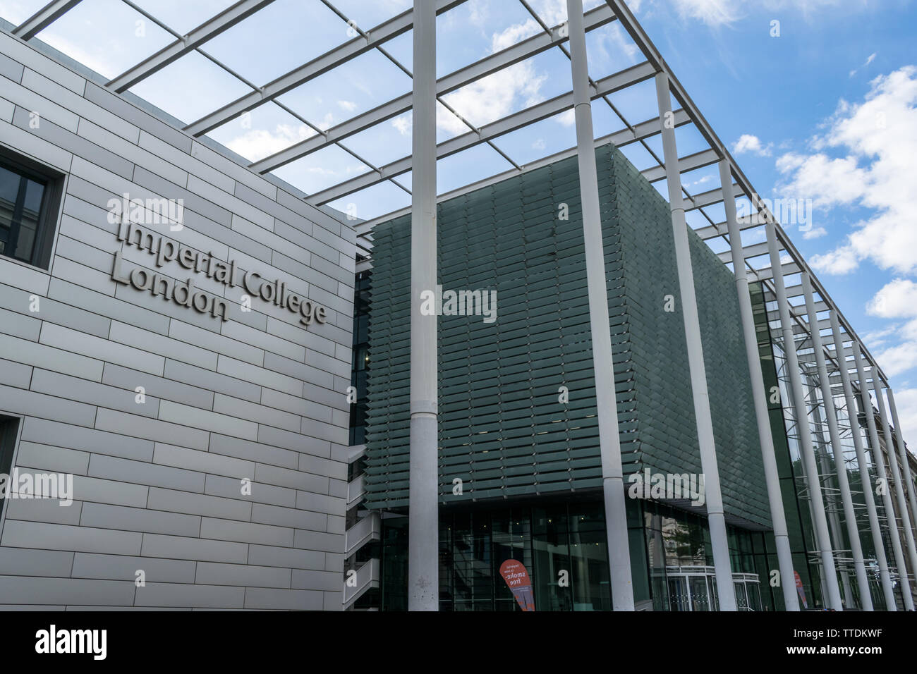 Imperial College London, Großbritannien, 27. Mai 2019: Vor dem Haupteingang zum Imperial College in London. Stockfoto