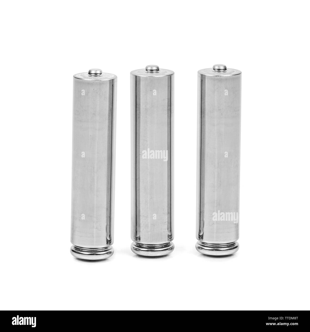 Drei AAA-Batterien auf weißem Hintergrund mit Freistellungspfad isoliert Stockfoto