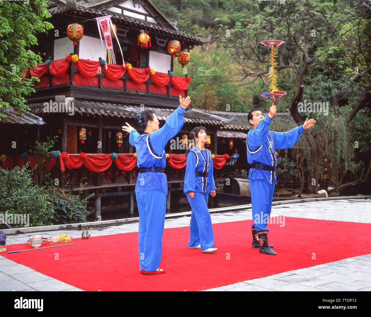 Chinesische Akrobatik, Sung Dynastie Dorf, Kowloon, Hongkong, Volksrepublik China Stockfoto