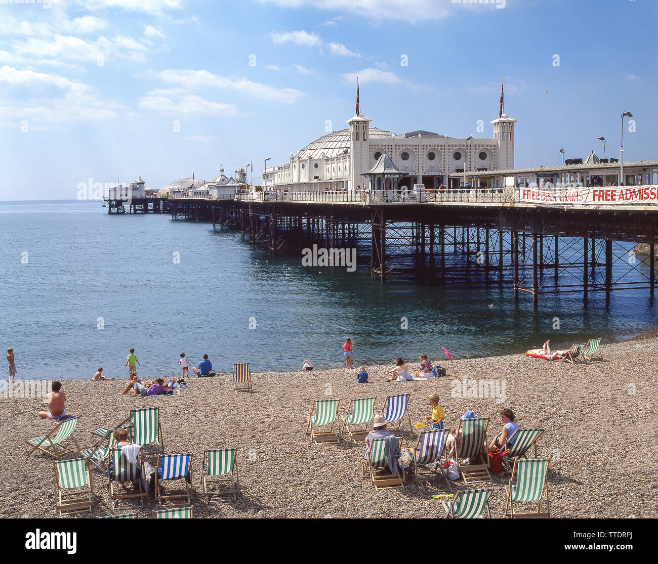 Strand und Pier von Brighton, Brighton, East Sussex, England, United Kingdombusy Stockfoto