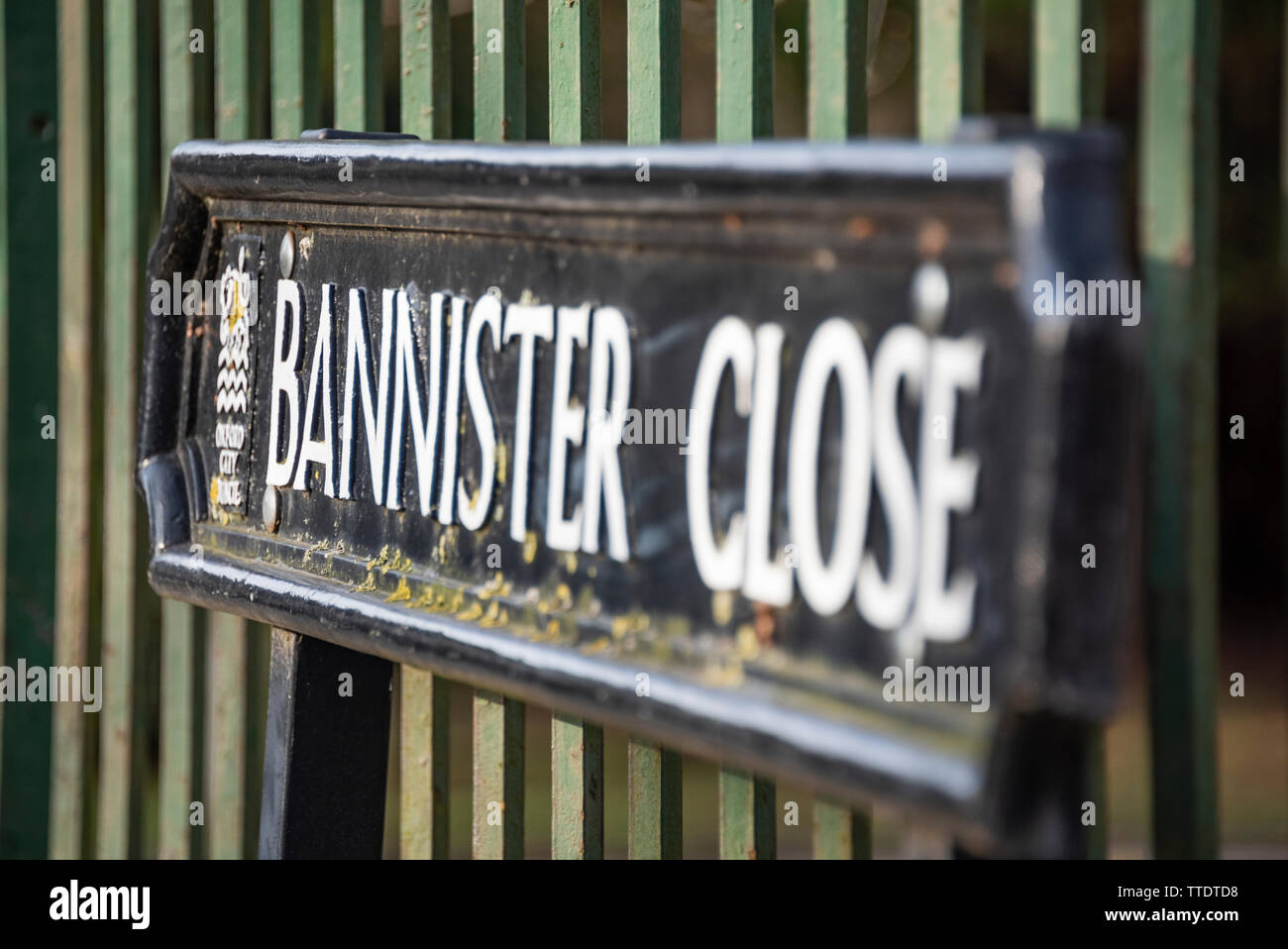 Straßenschild am Geländer in der Nähe, Oxford Stockfoto