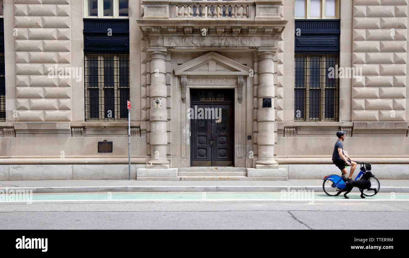 Polizei Museum Gebäude, 100 alten Slip, New York, NY Stockfoto