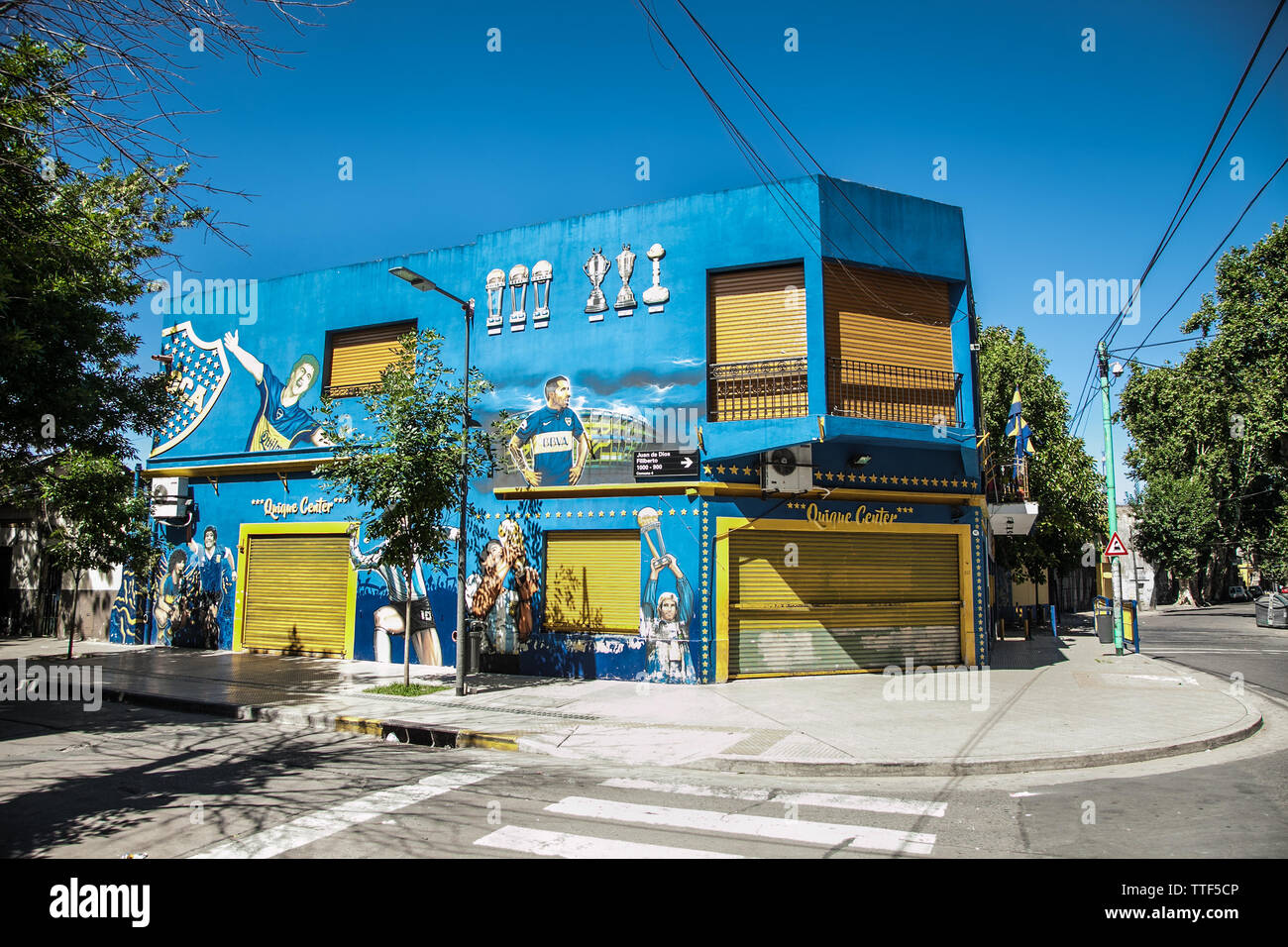 Buenos Aires Argentinien - Dec 25, 2018: Architektur & Farben der Gebäude in der Nähe des Boca Juniors Team Stadion auch als 'La Bombonera" bekannt. Bueno Luft Stockfoto