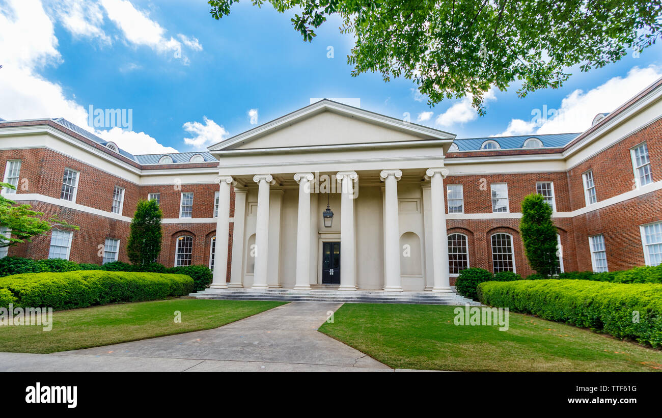 ATHENS, GA, USA - 3. Mai: Brooks Hall am Mai 3, 2019 am Terry College der Universität von Georgia in Athens, Georgia. Stockfoto