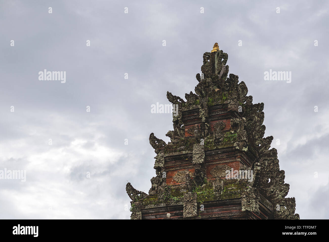 Oben auf eine Struktur an einem Tempel auf Bali, Indonesien Stockfoto