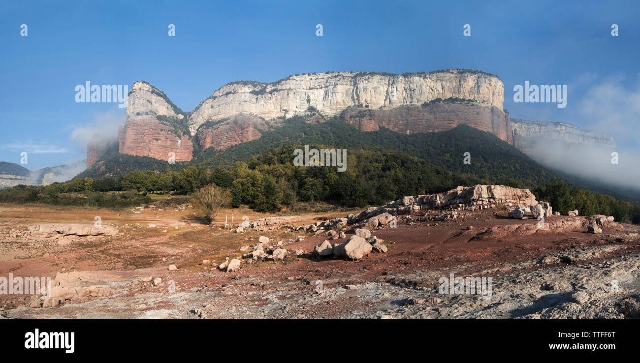 Die Klippen von 'Els Munts" in der Panta de Sau Stockfoto