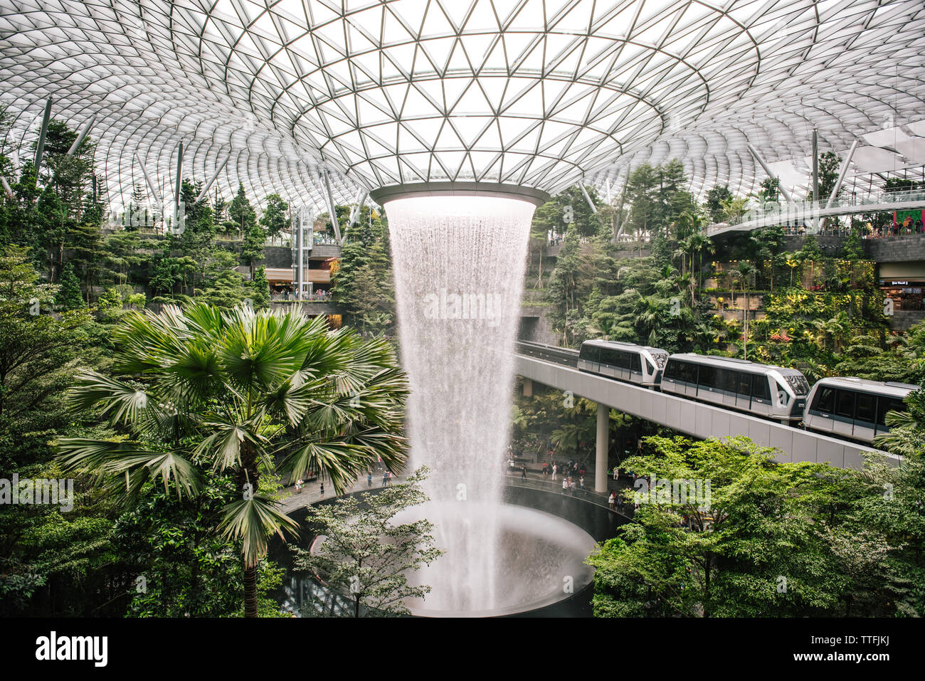 Wasserfall bei Juwel Changi Airport in Singapur Stockfoto