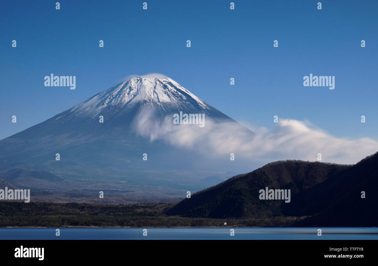 Blick auf den Fuji vom See Motosu, Yamanashi Präfektur, Japan Stockfoto