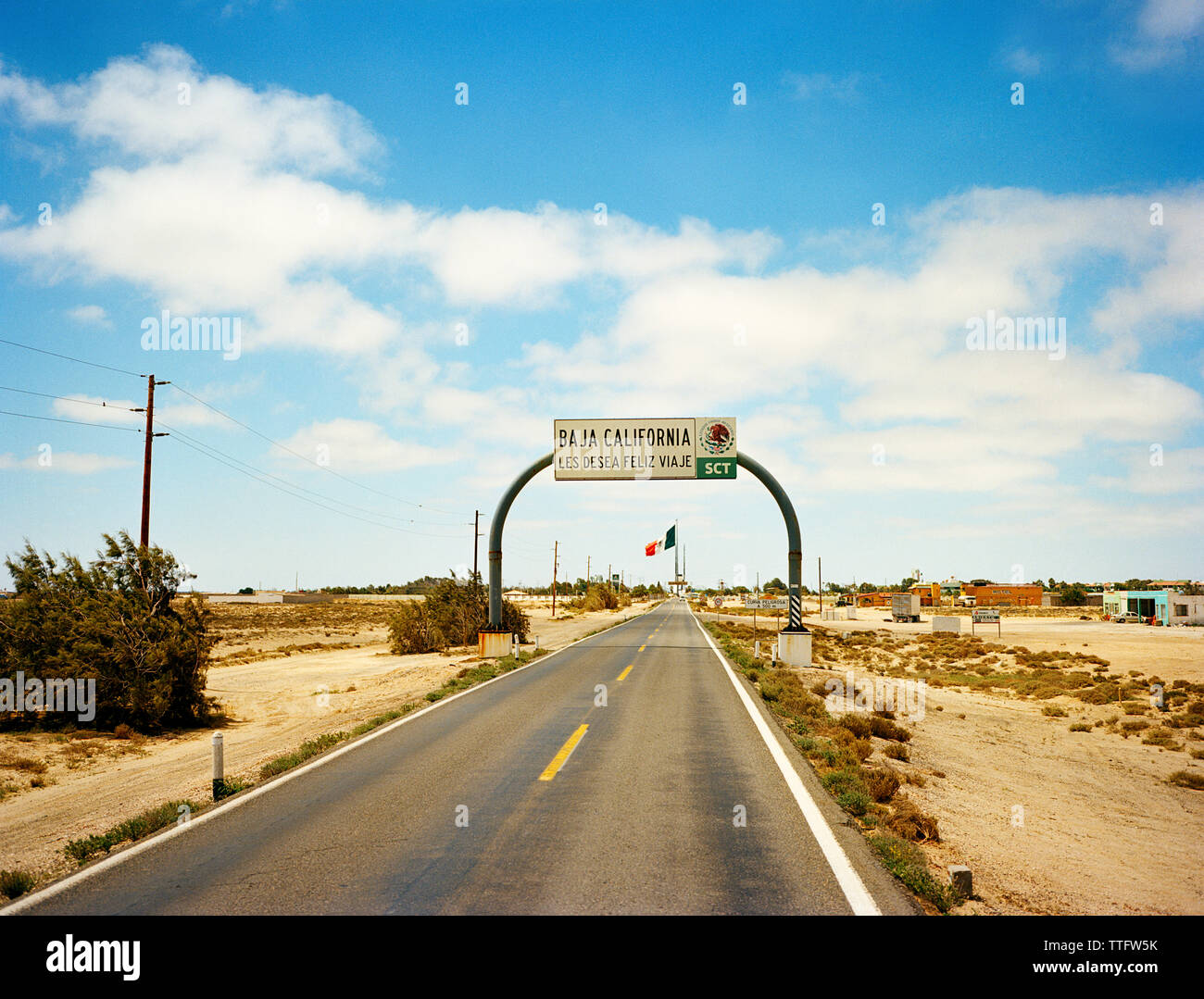 Eine Baja California Zeichen Richtung Süden durch die Baja Peninsuila. Stockfoto Eine Baja California Zeichen Richtung Süden durch die Baja Peninsuila. Stockfoto