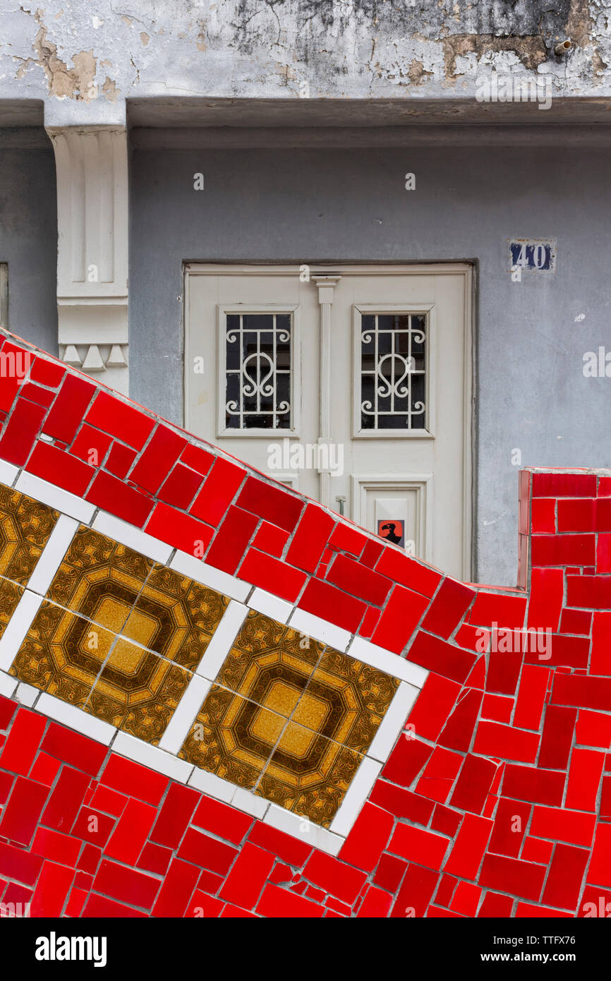 Roten Fliesen auf selaron Treppe, historischen Innenstadt im Stadtteil Lapa Stockfoto
