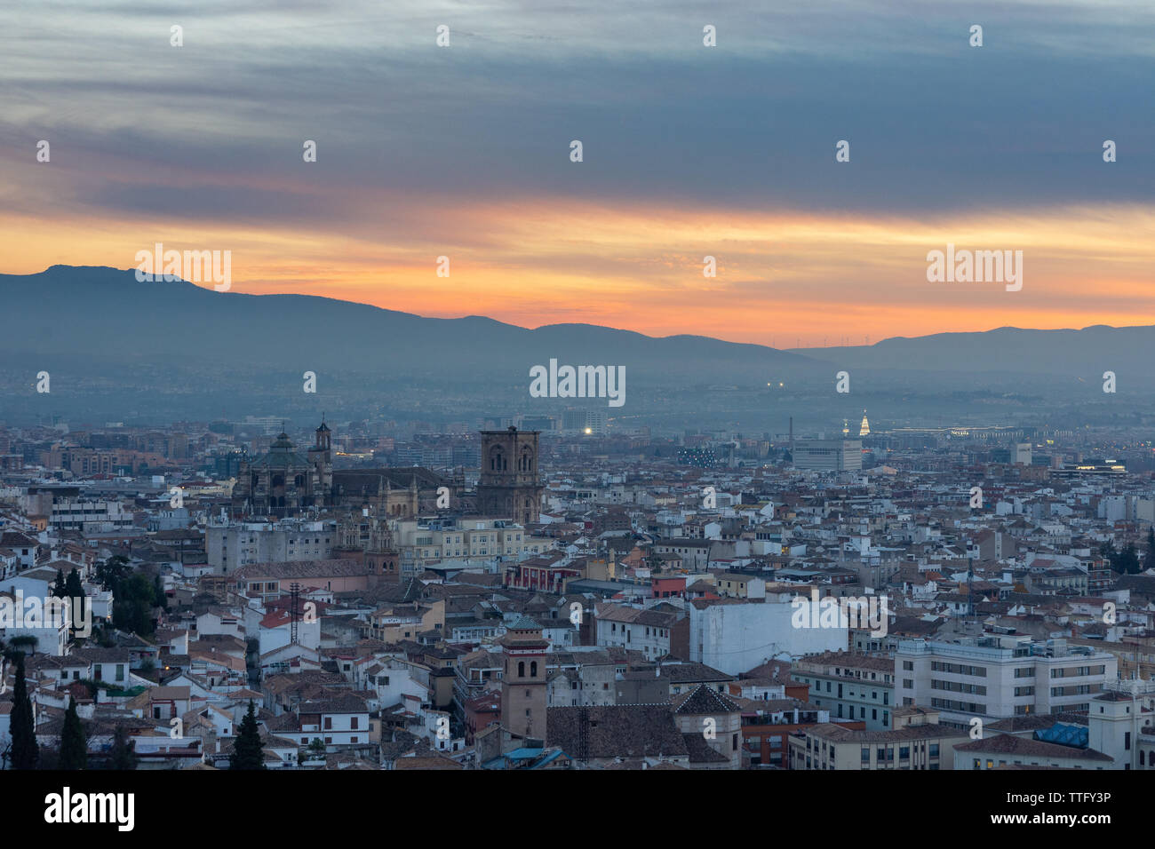Blaue Stunde und die Kathedrale von Granada Stockfoto