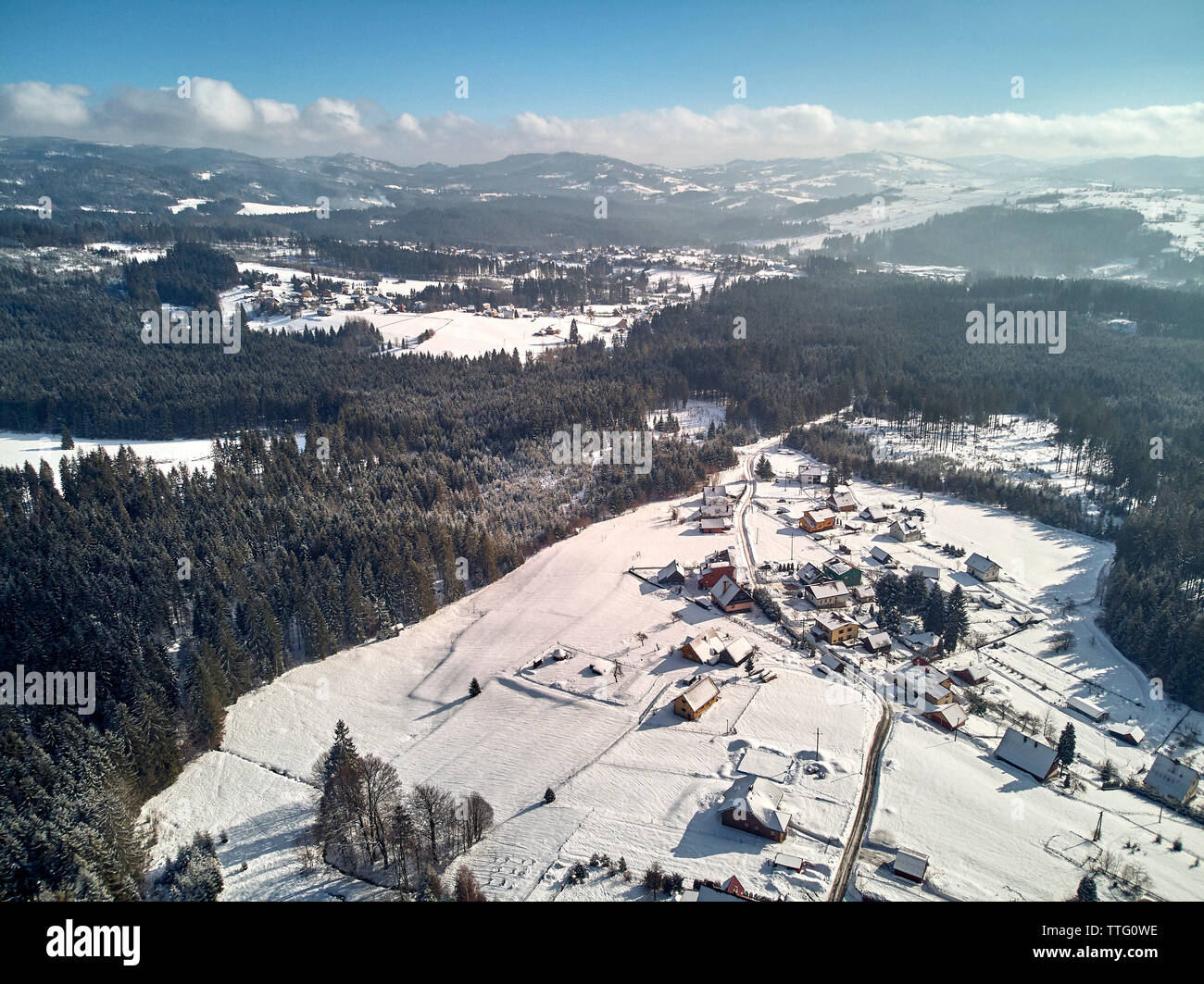 Schöne Panoramasicht Antenne drone Panorama zum Istebna großes Dorf