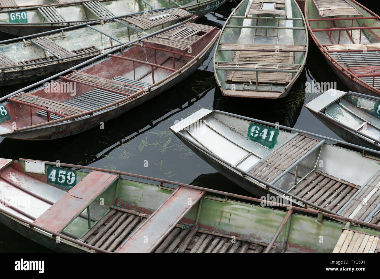 Detail der leeren Boote bei Ninh Hai Boat Harbour Stockfoto