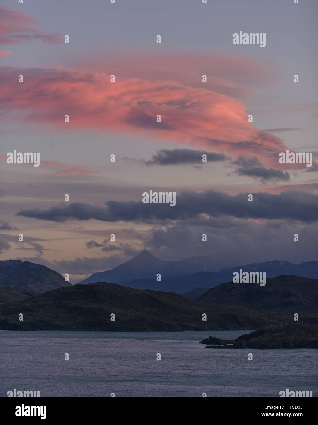 Rosa Sonnenuntergang in Patagonien Stockfoto