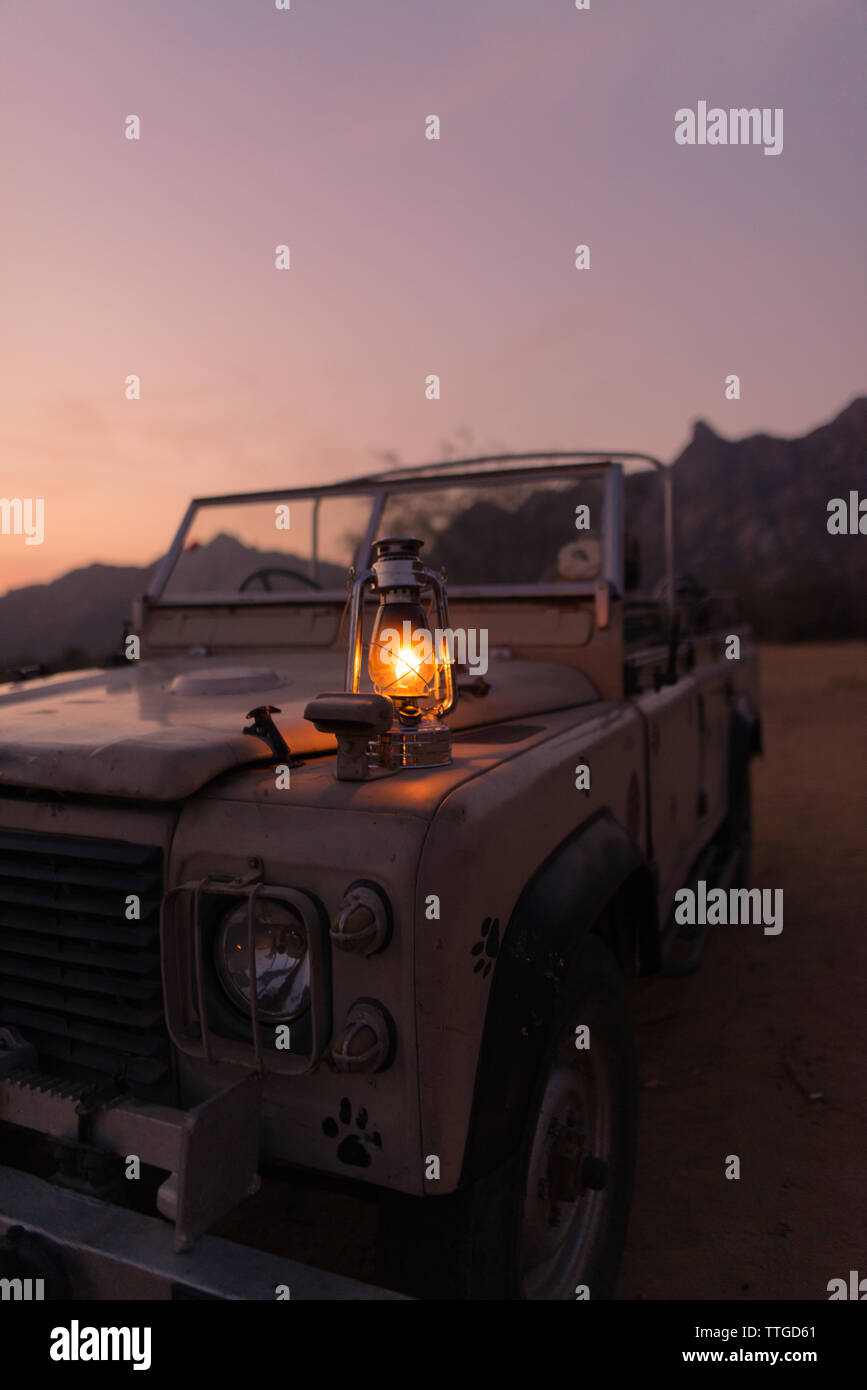 Gas Lamp auf Vintage Land Rover Stockfoto