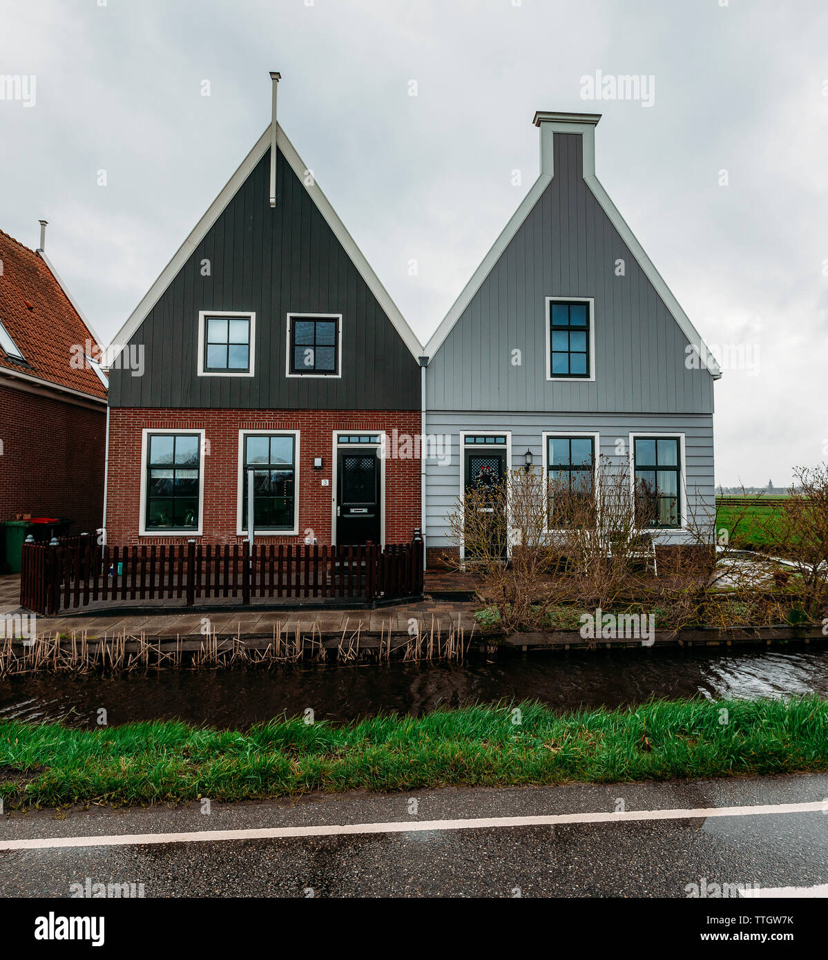 Moderne niederländische Architektur im traditionellen Stil. Stockfoto